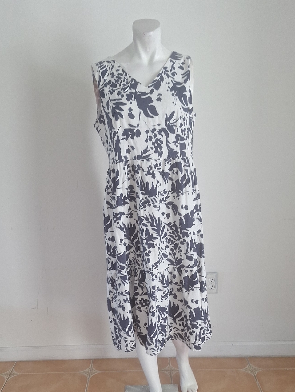 Casual Magaschoni Linen Blend Blue And White Summer Dress Sz 14  Like New